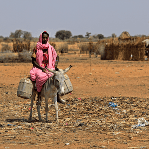 صورة أرشيفية لسودانية في دارفور