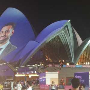 صورة الطبيب دانيال على دار الأوبرا