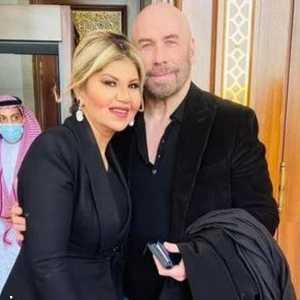 بوسي شلبي رفقة جون ترافولتا