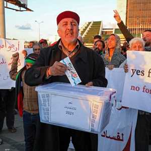 أرشيفية لمظاهرة مطالبة بعقد الانتخابات في موعدها
