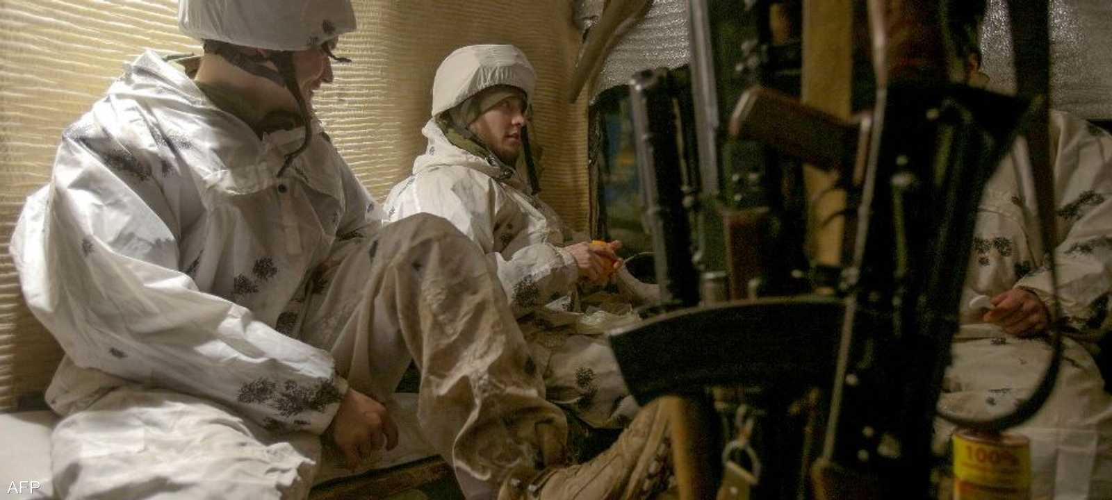 الحشود تأتي وسط حديث عن عدم استبعاد الحل الدبلوماسي.