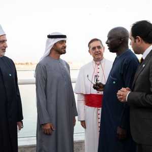 محمد بن زايد يستقبل أعضاء اللجنة العليا للأخوة الإنسانية.