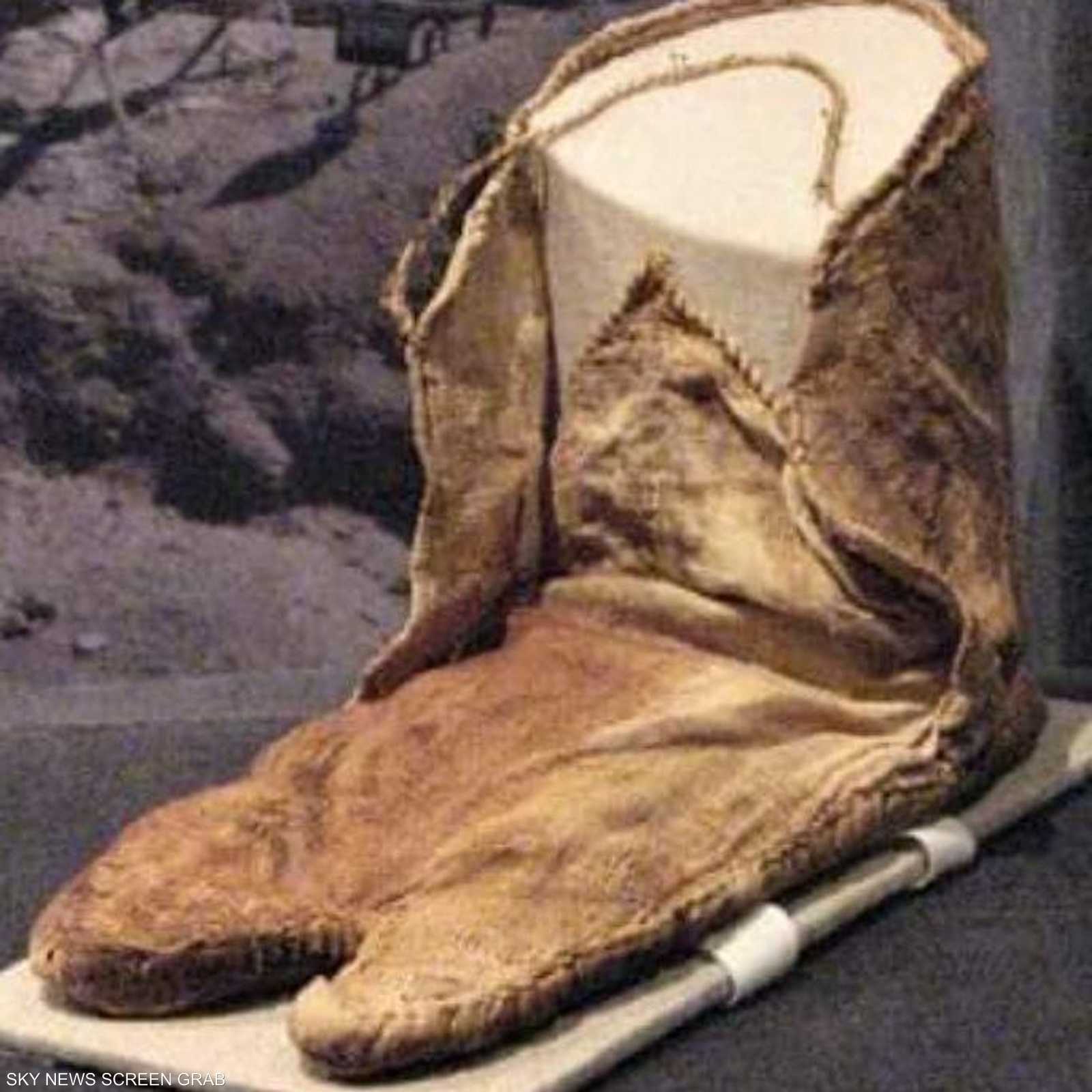 أحذية فرعونية ثقيلة