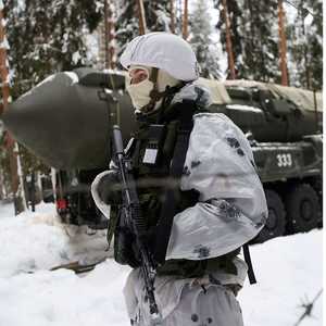 القوات الروسية على أهبة الاستعداد.