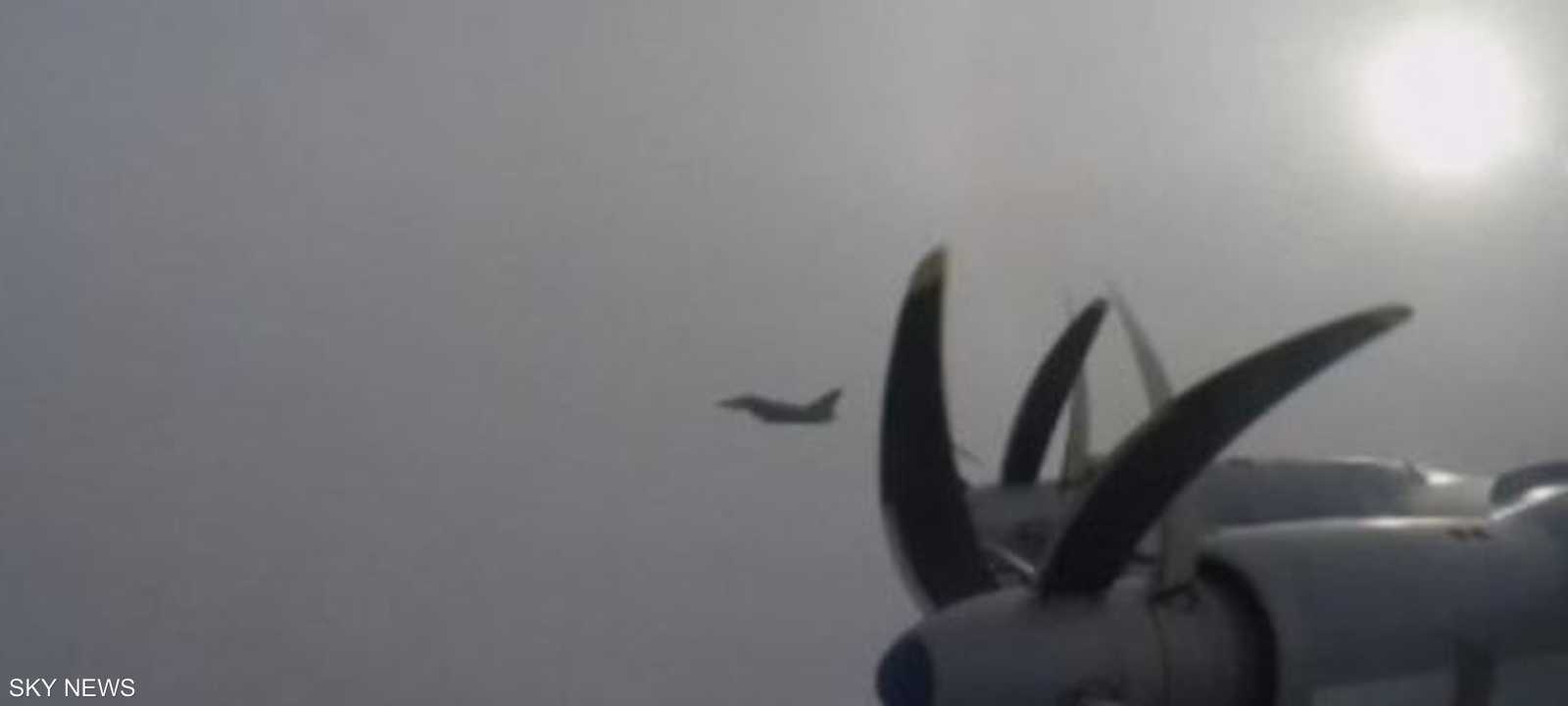 لحظة رصد المقاتلة البريطانية قرب القاذفة الروسية.