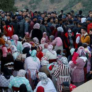 جموع حاشدة أمام منزل الطفل ريان في انتظار إخراجه من البئر