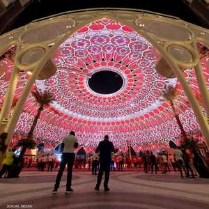 مصمم على لومينيريوم  نحو يجمع بين شكل الرحم والكاتدرائية