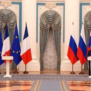 جانب من المؤتمر الصحفي بين بوتن وماكرون في موسكو.