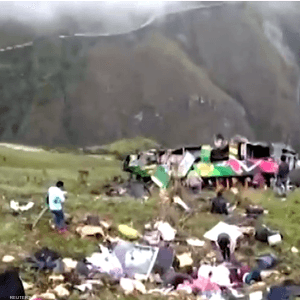 سقطت الحافلة من علو شاهق