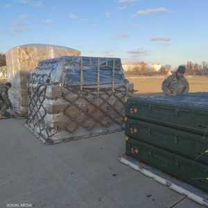 وصول شحنة من الأسلحة إلى أوكرانيا