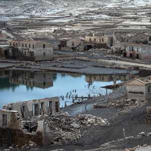 السياح توافدوا لرؤية القرية