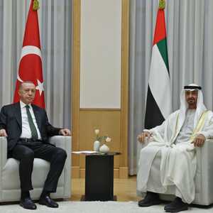 ولي عهد أبوظبي والرئيس التركي خلال لقائهما في أبوظبي