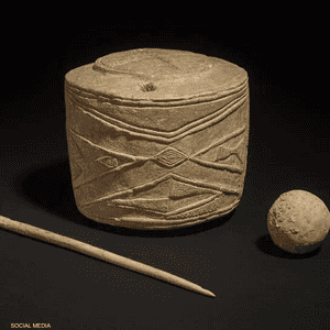 عمر الطبلة يقدر بآلاف السنين