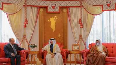 ملك البحرين يستقبل رئيس الوزراء الإسرائيلي