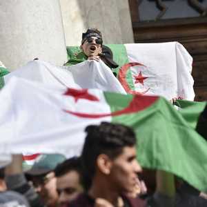 معدّل البطالة في الجزائر يبلغ نحو 15 بالمئة.