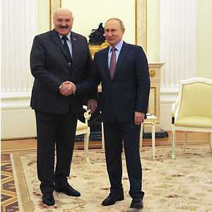 بوتن ولوكاشينكو في الكرملين، الجمعة.