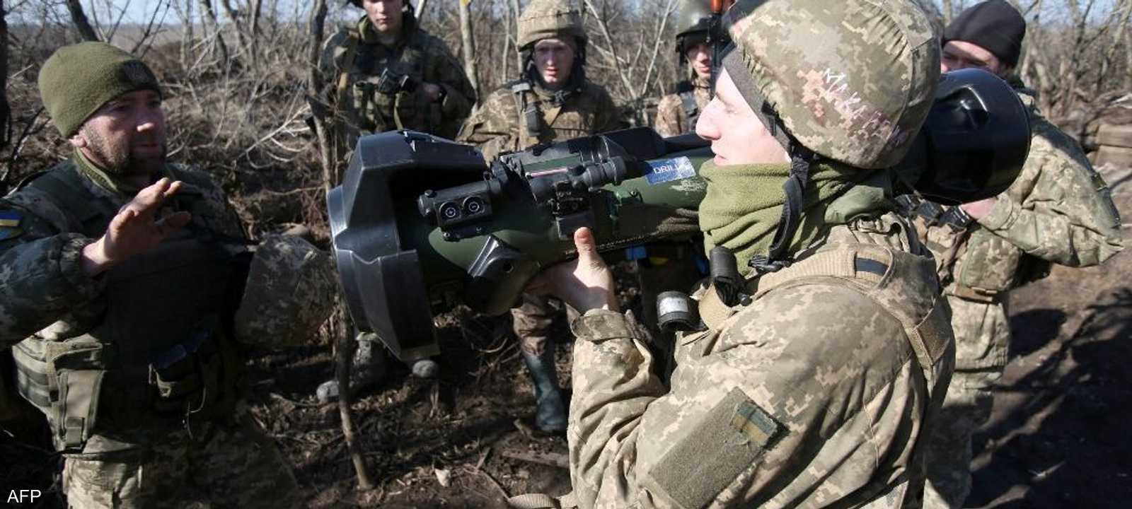 جنود أوكرانيون على الخطوط الأمامية في دونيتسك.