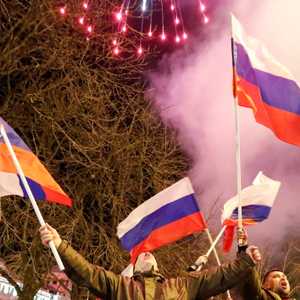 الأعلام الروسية رفرفت خلال الاحتفالات