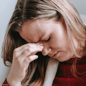 أعراض على انتشار سرطان الثدي أو الرئة تظهر في العين