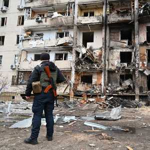 مبنى سكني مدمر في ضواحي كييف