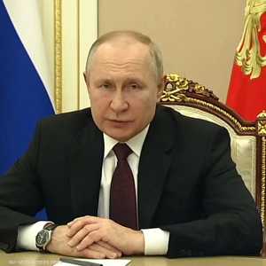 بوتن يدعو الجيش الأوكراني لتولي السلطة في كييف