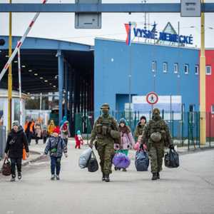 عدة دول مجاورة لأوكرانيا فتحت أبوابها للهاربين من الحرب