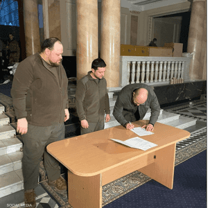 لحظة توقيع طلب انضمام أوكرانيا للاتحاد الأوروبي