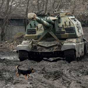 دبابة روسية وسط "الوحل" الأوكراني