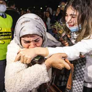 طالبة مغربية عائدة من أوكرانيا لدى استقبالها من الأهل