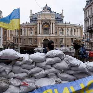 متاريس وجنود في مدينة أوديسا الأوكرانية.