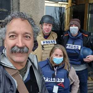 بيير زاكريفسكي (يسار) وزملاءه في صورة أرشيفية