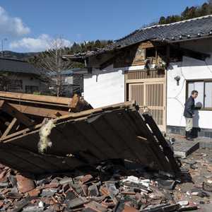 شرع سكان فوكوشيما ومياغي في تنظيف منازلهم - أرشيفية