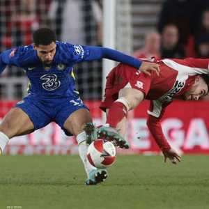 روبن لوفتوس-تشيك في مواجهة مع آرون كونولي من ميدلسبره