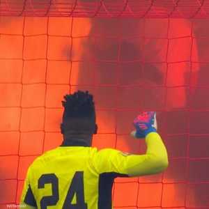 جحيم خلف المرمى في مباراة أياكس وفينوورد