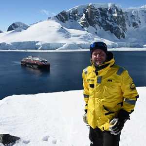 أحد الباحثين في القطب الجنوبي