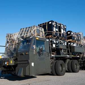 أرسلت الولايات المتحدة عدة شحنات من الأسلحة إلى أوكرانيا