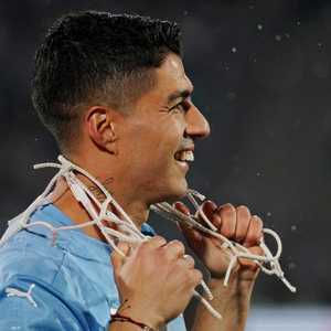 سواريز يحتفل بتأهل منتخبه لكأس العالم