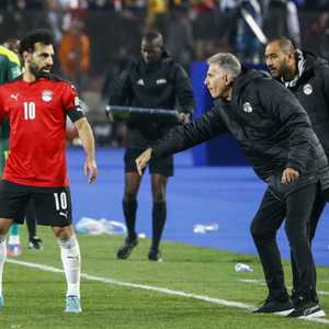 كيروش يوجه محمد صلاح خلال لقاء الذهاب