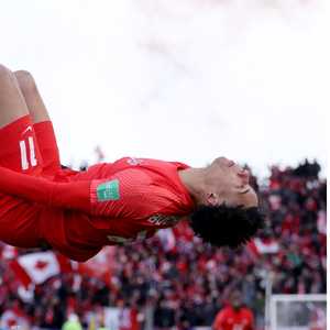 تاجون بوكانان يحتفل بتسجيل هدفه الثاني