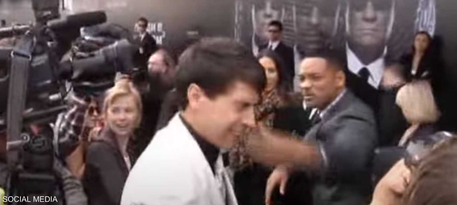 سميث صفع مراسلا في عام 2012