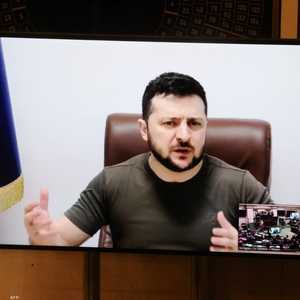 زيلينسكي: الوضع في الجنوب ودونباس مازال بالغ الصعوبة