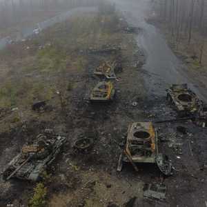 دبابات روسية مدمرة في محيط كييف