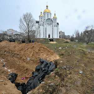 جثث عثر عليها بمقابر جماعية في بوتشا الأوكرانية.