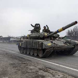 جنود أوكرانيون على مشارف مدينة تشيرنيهيف