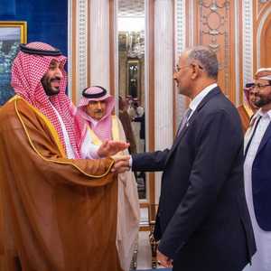 ولي العهد السعودي في استقبال مجلس القيادة الرئاسي اليمني