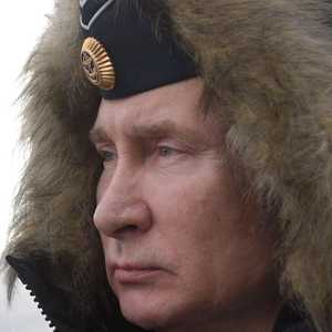 أرشيفية لبوتن خلال حضوره مناورات عسكرية روسية