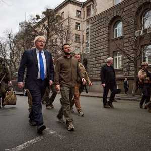 جونسون أول زعيم من مجموعة السبع يزور أوكرانيا منذ بدء الهجوم