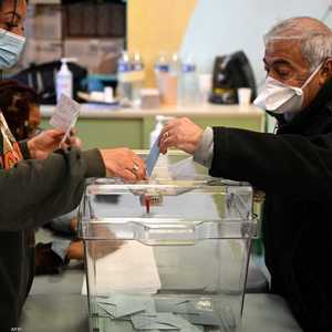 مشهد من عملية التصويت التي تجرى اليوم في فرنسا