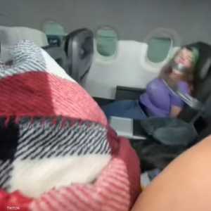 تم نقل المرأة إلى المستشفى لتقييم حالتها الصحية