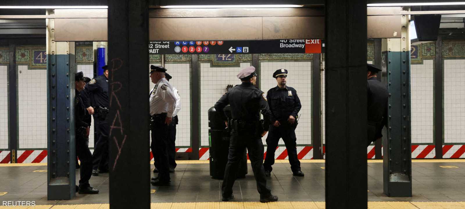 الشرطة الأميركية في مكان الهجوم بمترو نيويورك.